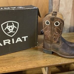 Women’s cowboy/riding boots